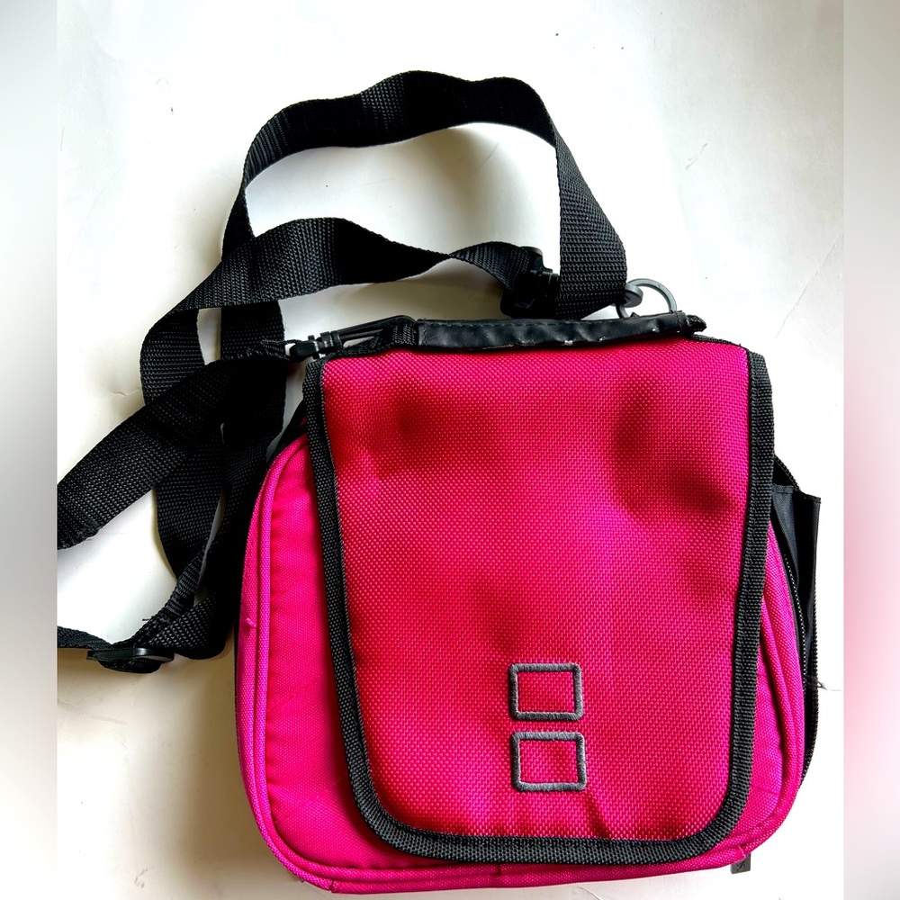 NINTENDO DS bag. Carrier for electronic device, games, chargers, etc.